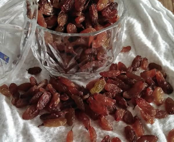 کشمش آفتابی طبیعی با طعم شیرین برای مصرف روزانه